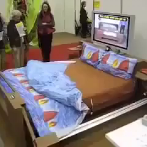 Bed That Spreads Itself